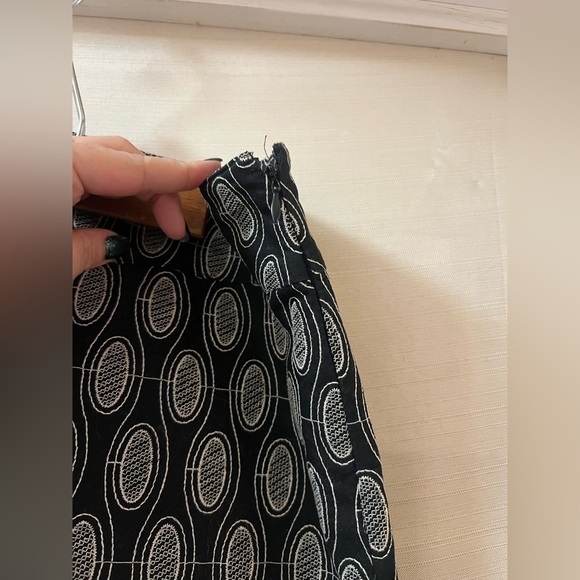 ⚫️ BOGO Ann Taylor loft women’s mini skirt black and white embroidered side 6 - Picture 4 of 7